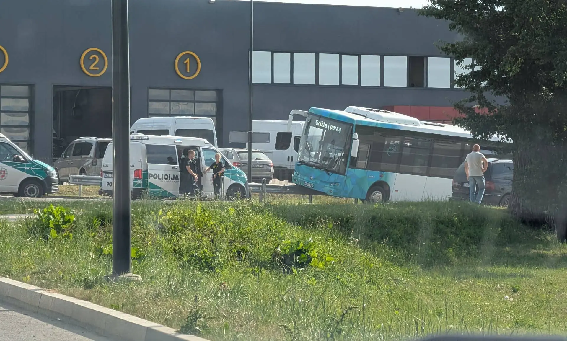 Avarija B. Brazdžionio g. / Skaitytojo nuotr.
