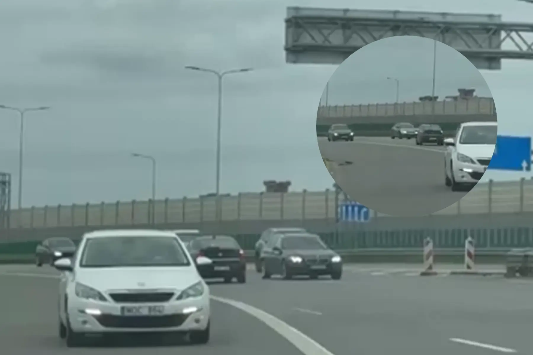 Prieš eismą važiuojantis automobilis