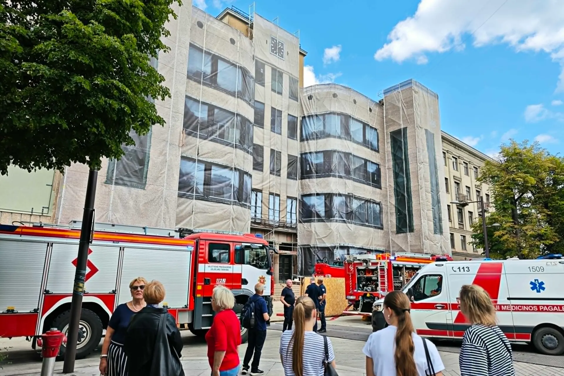 Ugniagesiai prie Kauno centrinio pašto / „Kas vyksta Kaune“ nuotr.