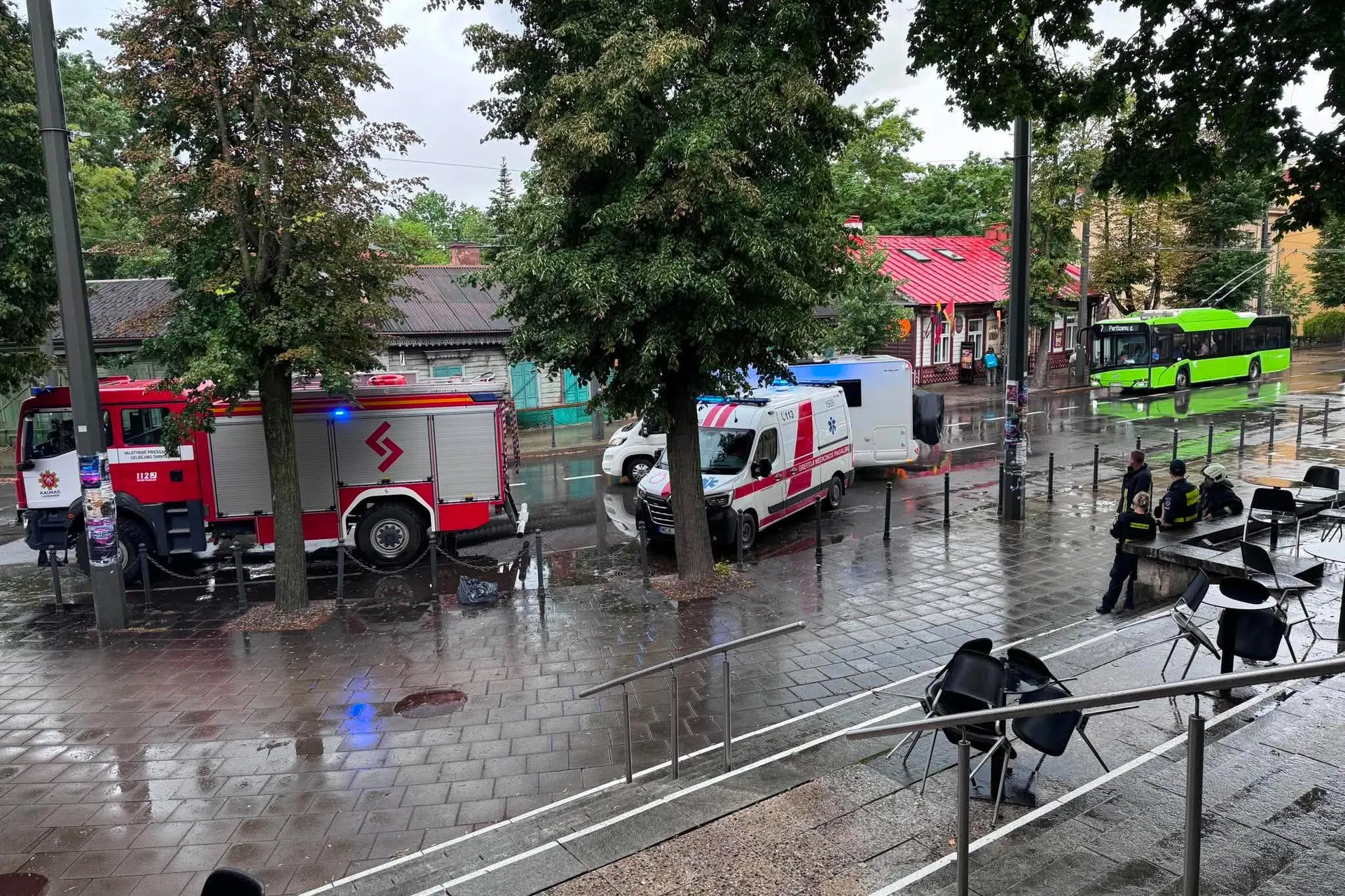 Tarnybos skubėjo į Kauno paveikslų galeriją