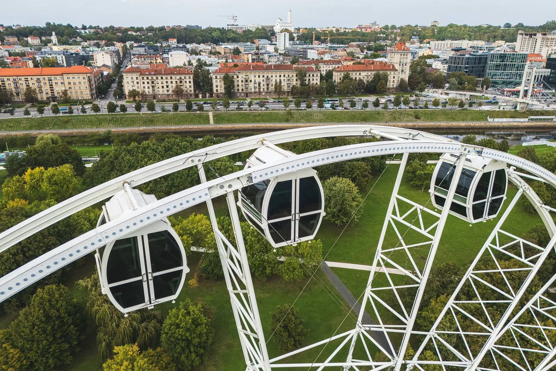 Montuojamos kabinos ant apžvalgos rato