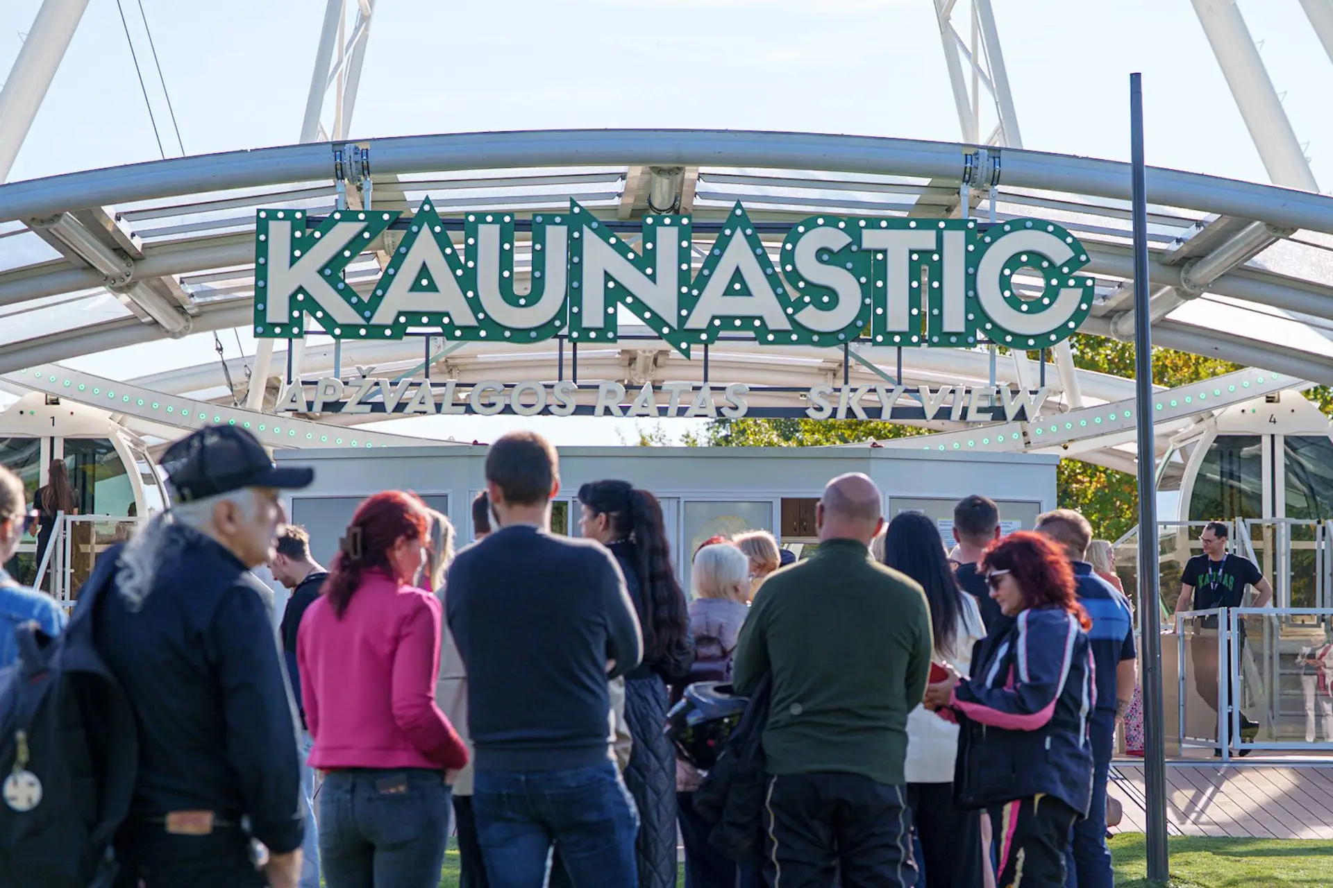 Kauniečiai išbando apžvalgos ratą