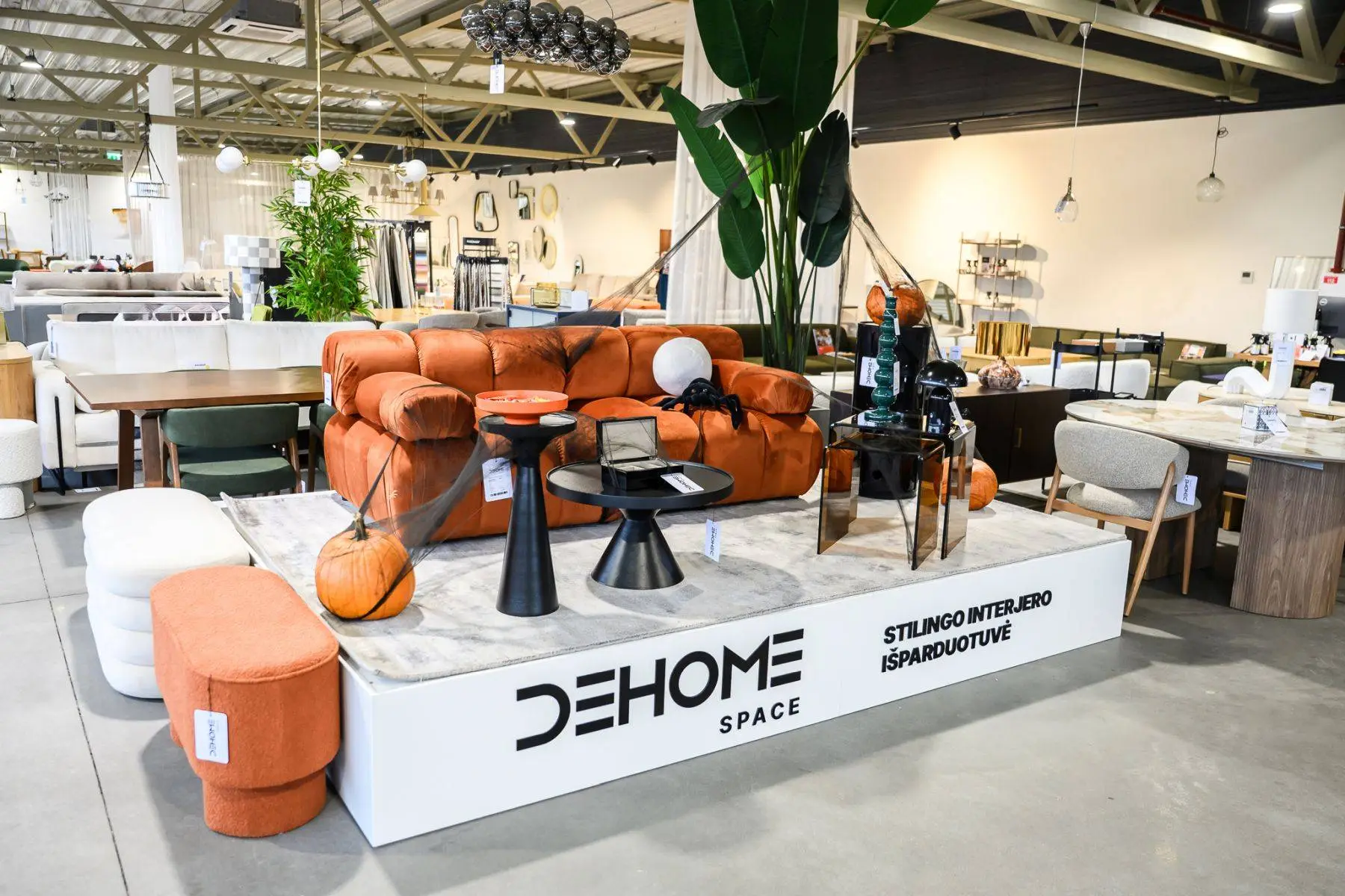 Baldų išparduotuvė „Dehome space“