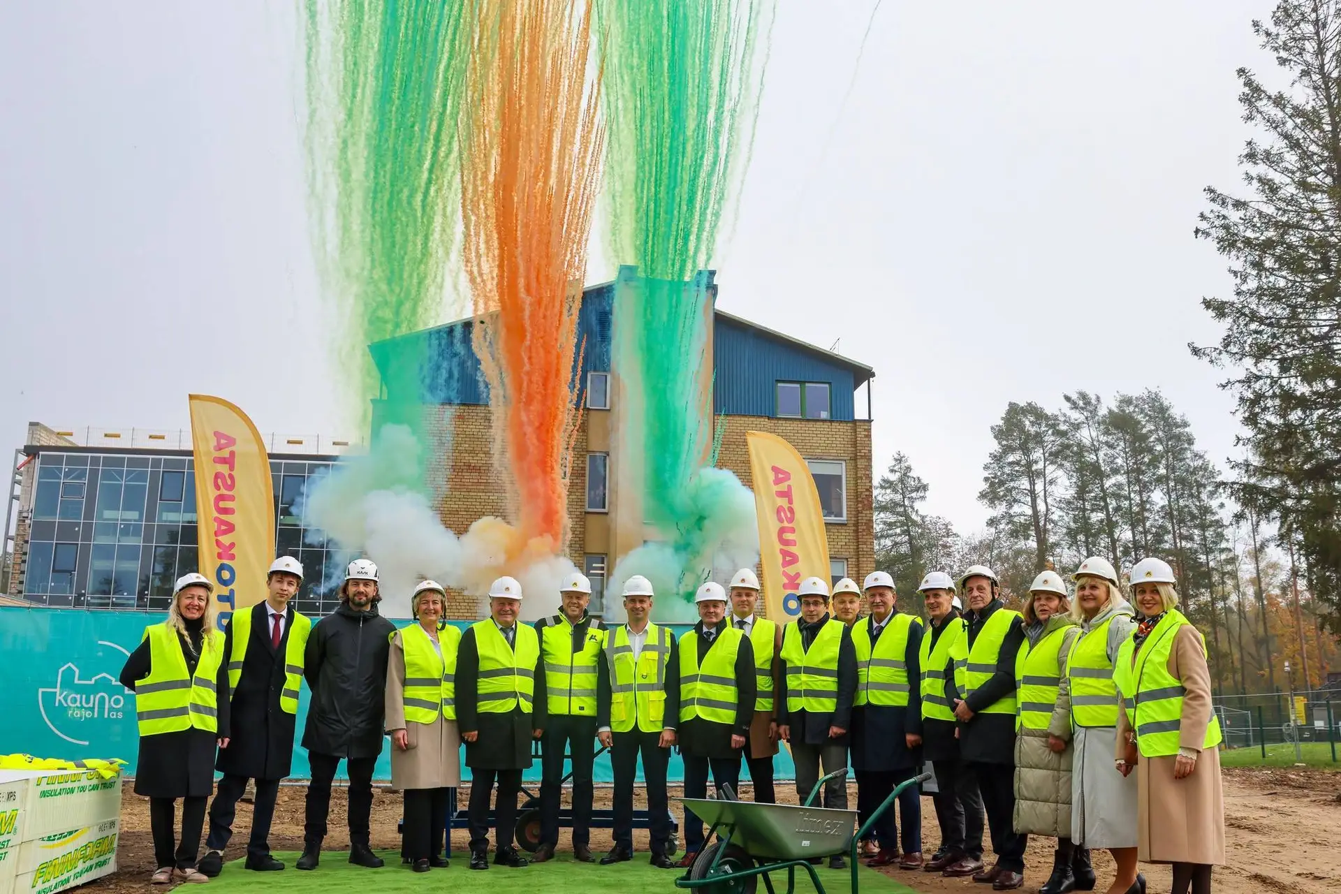 Kapsulės įkasimo ceremonija VDU Ugnės Karvelis gimnazijoje