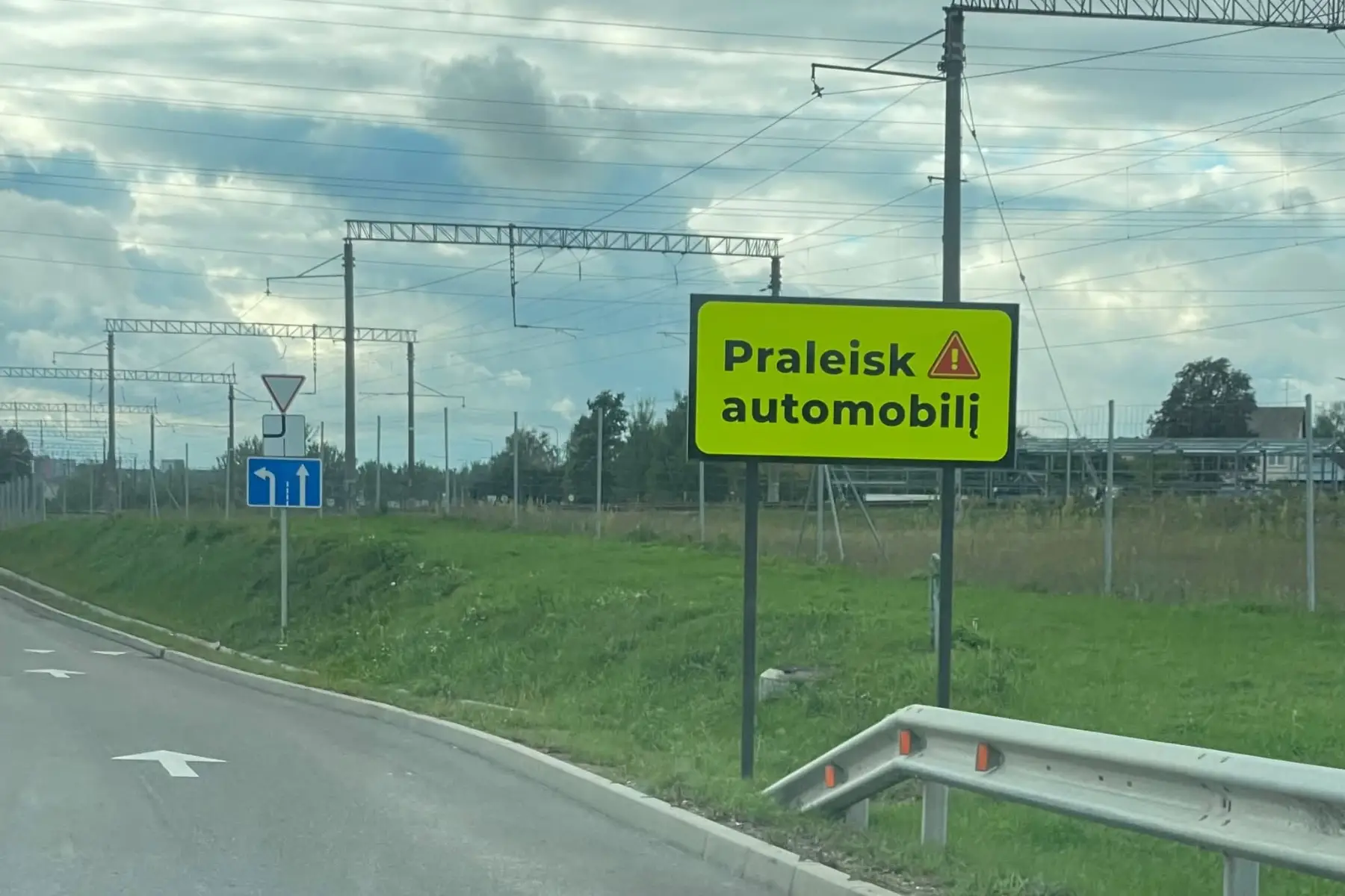 Kelio ženklas Ateities plento transporto mazge