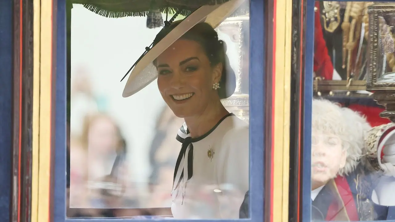 Zieke prinses Kate verschijnt weer in het openbaar