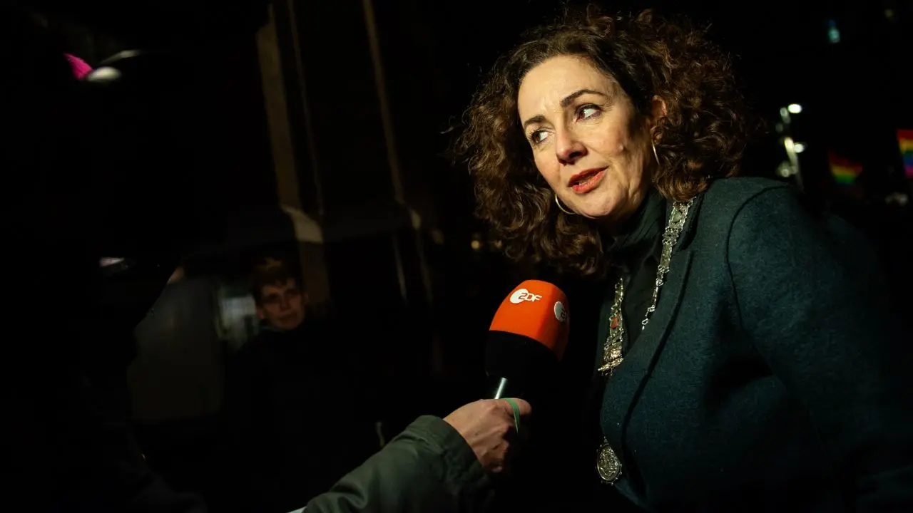 Amsterdamse gemeente moet 62.000 euro ophoesten voor privévervoer Femke Halsema