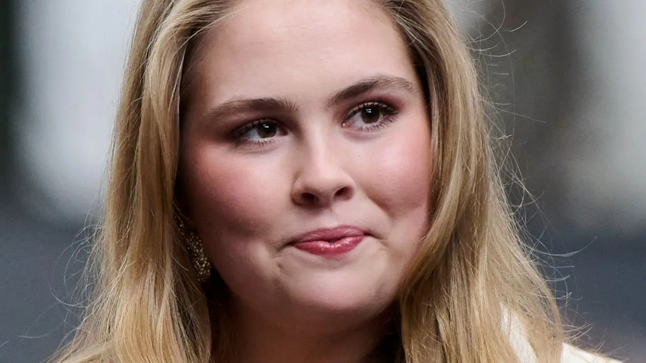 Prinses Amalia schittert in doorschijnende jurk