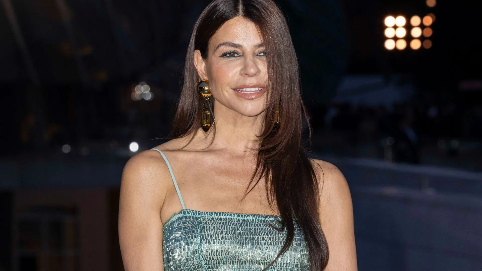 Olcay Gulsen zoenend gespot in Ibiza met deze Quote 500-miljonair