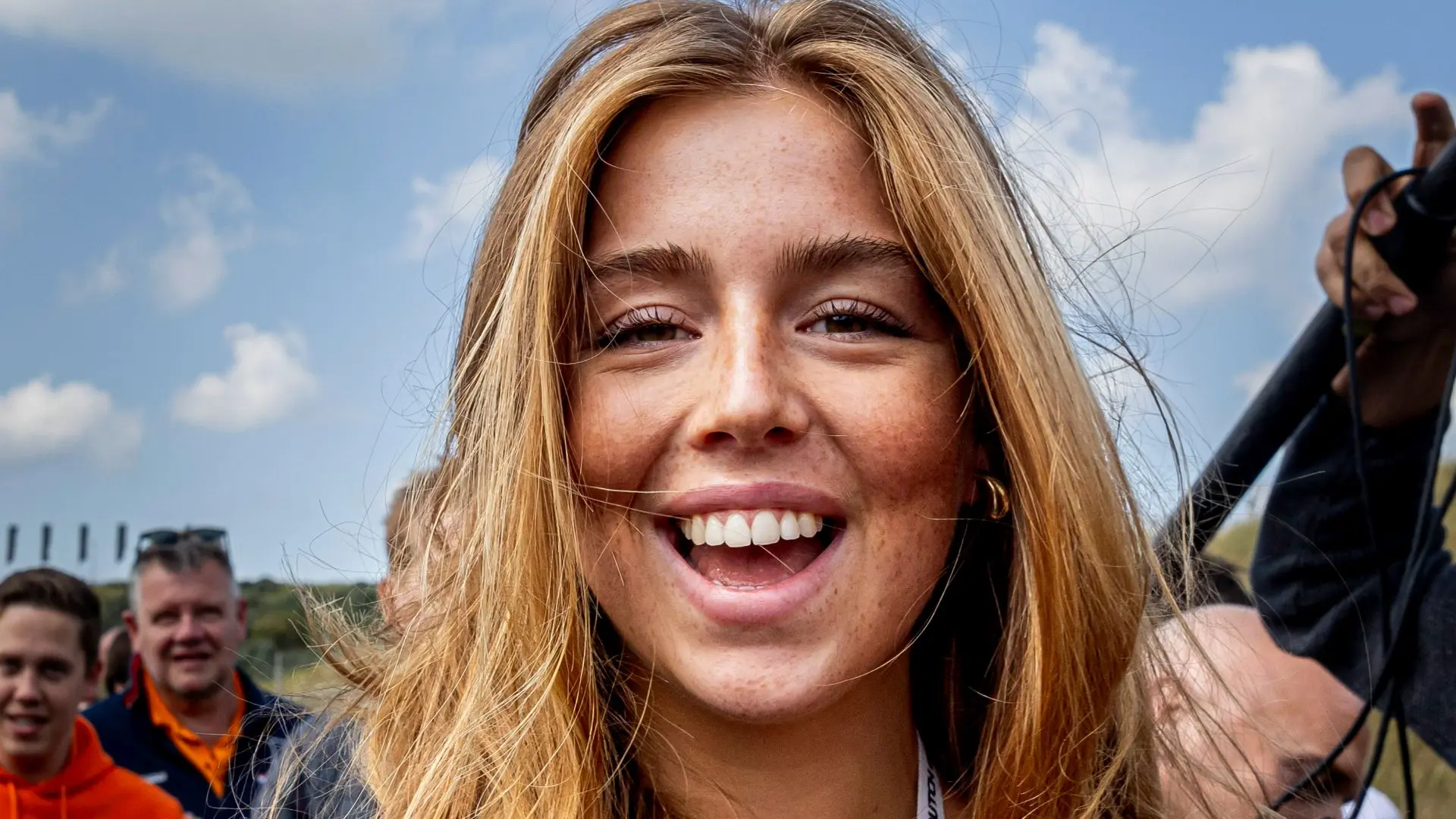 Prinses Alexia laat het internet ontploffen met gedurfde outfit tijdens de Grand Prix