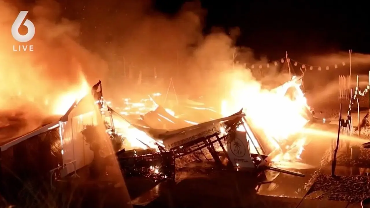 strandtent zandvoort hippie fish afgebrand