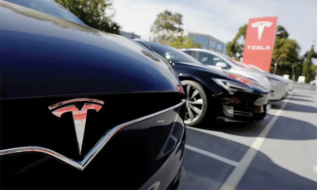 Zelfrijdende Tesla heeft een motorrijder gedood