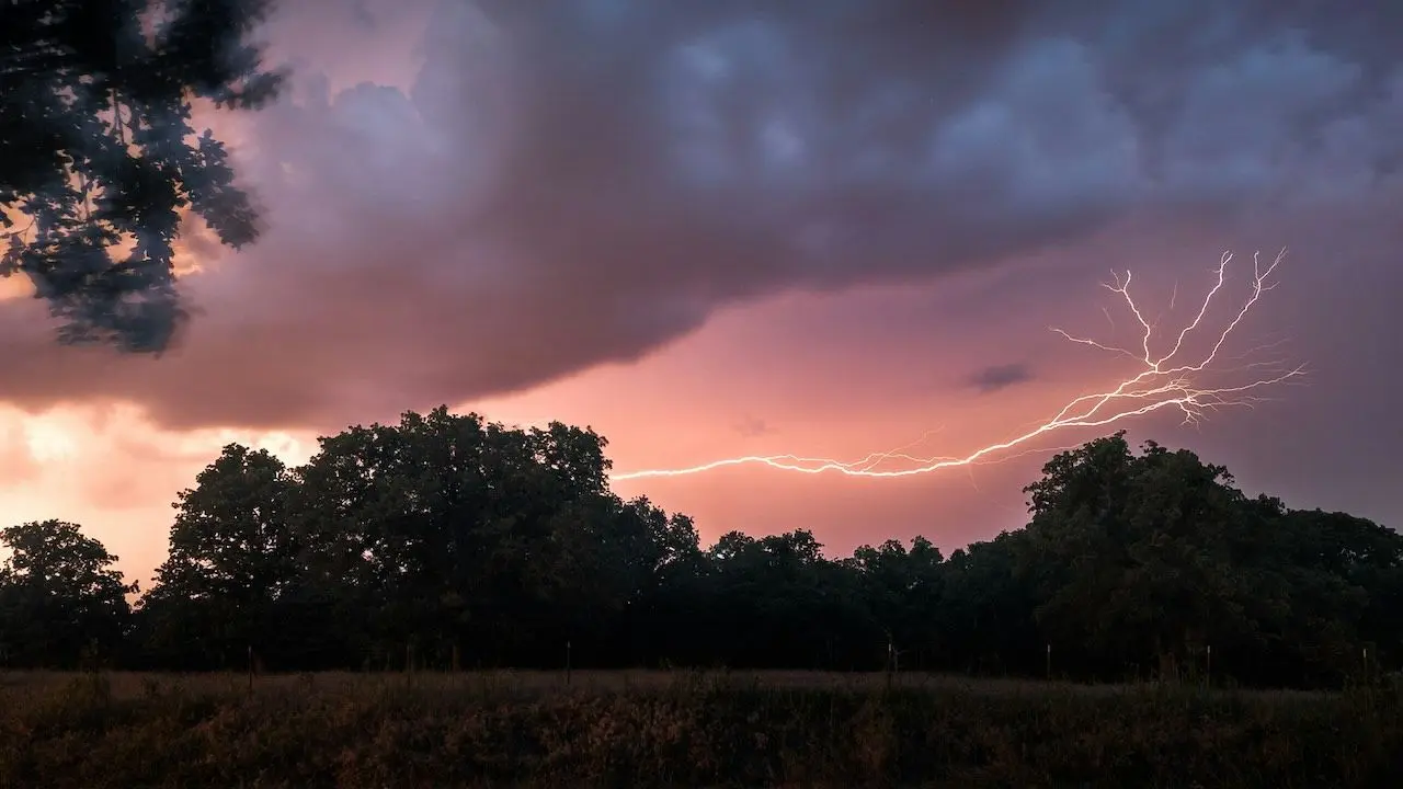 Morgen tropische hitte, maar vanaf deze dag krijgen we flinke onweer