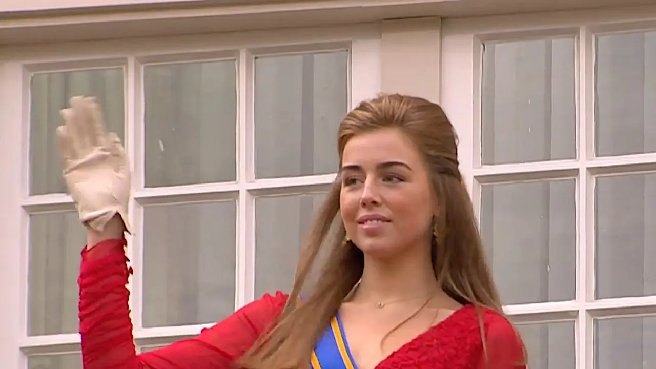 Prinses Alexia steelt de show in bIote jurk van Maxima