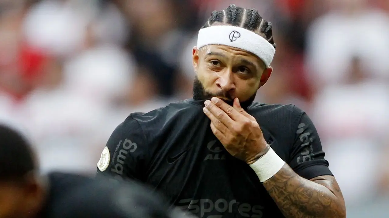 Pijnlijk: beelden van stuntelende Memphis Depay miljoenen keren bekeken