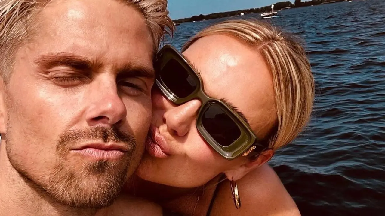Vriendin André Hazes laat haar gloednieuwe neus zien
