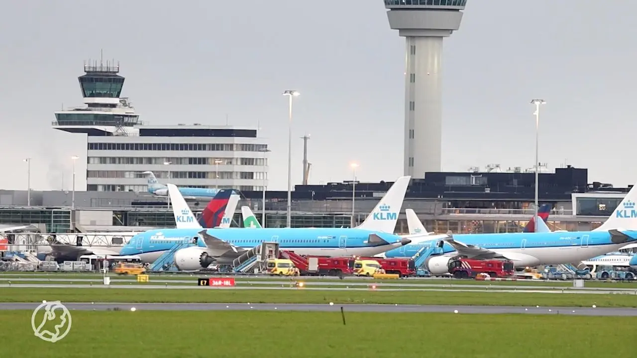 KLM-vliegtuig maakt noodlanding op Schiphol, hulpdiensten massaal uitgerukt