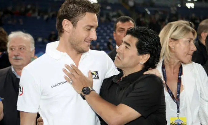 asroma roma napoli maradona totti