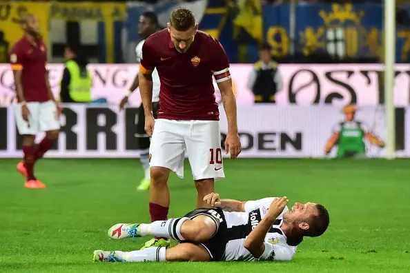 cassano a terra totti in piedi infortunio parma roma 250914