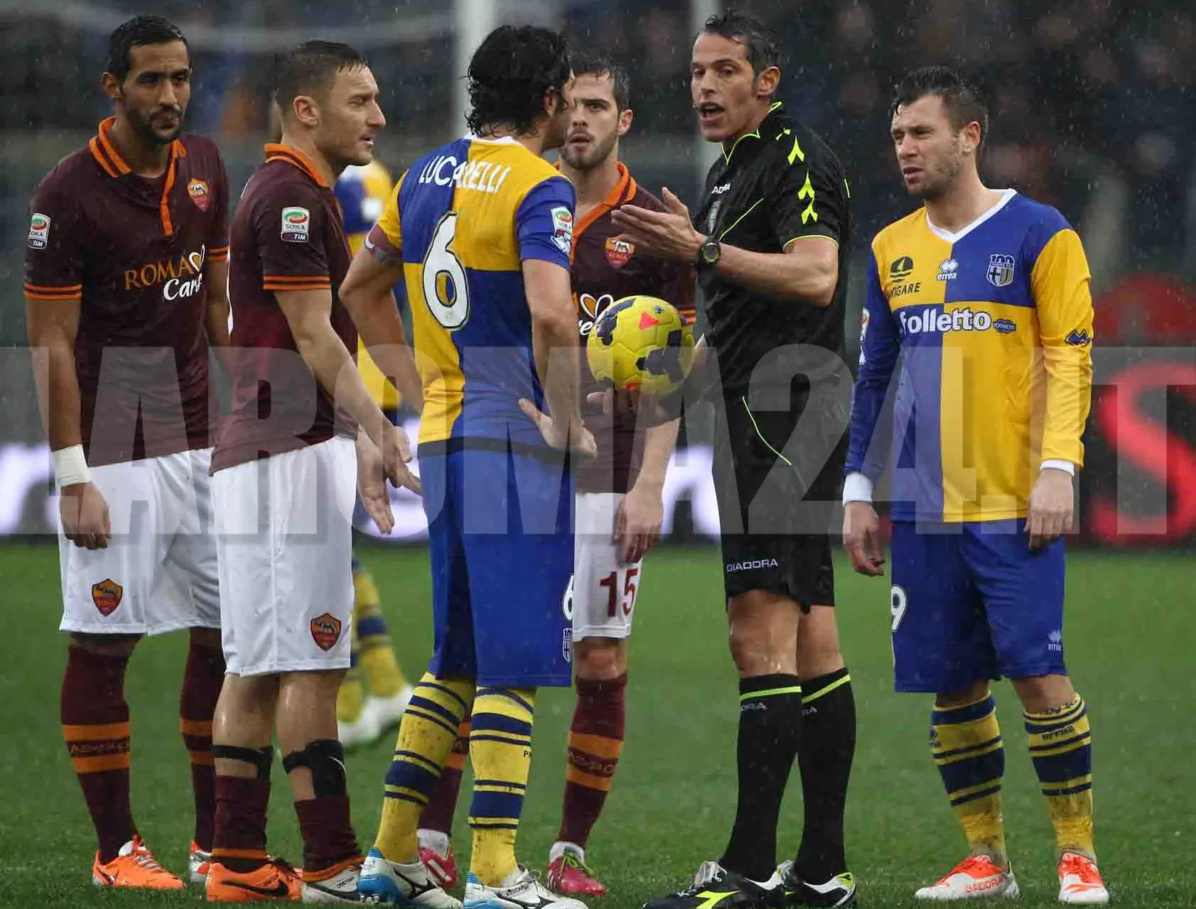 de marco parla con totti e lucarelli sospensione roma parma 2 2 14