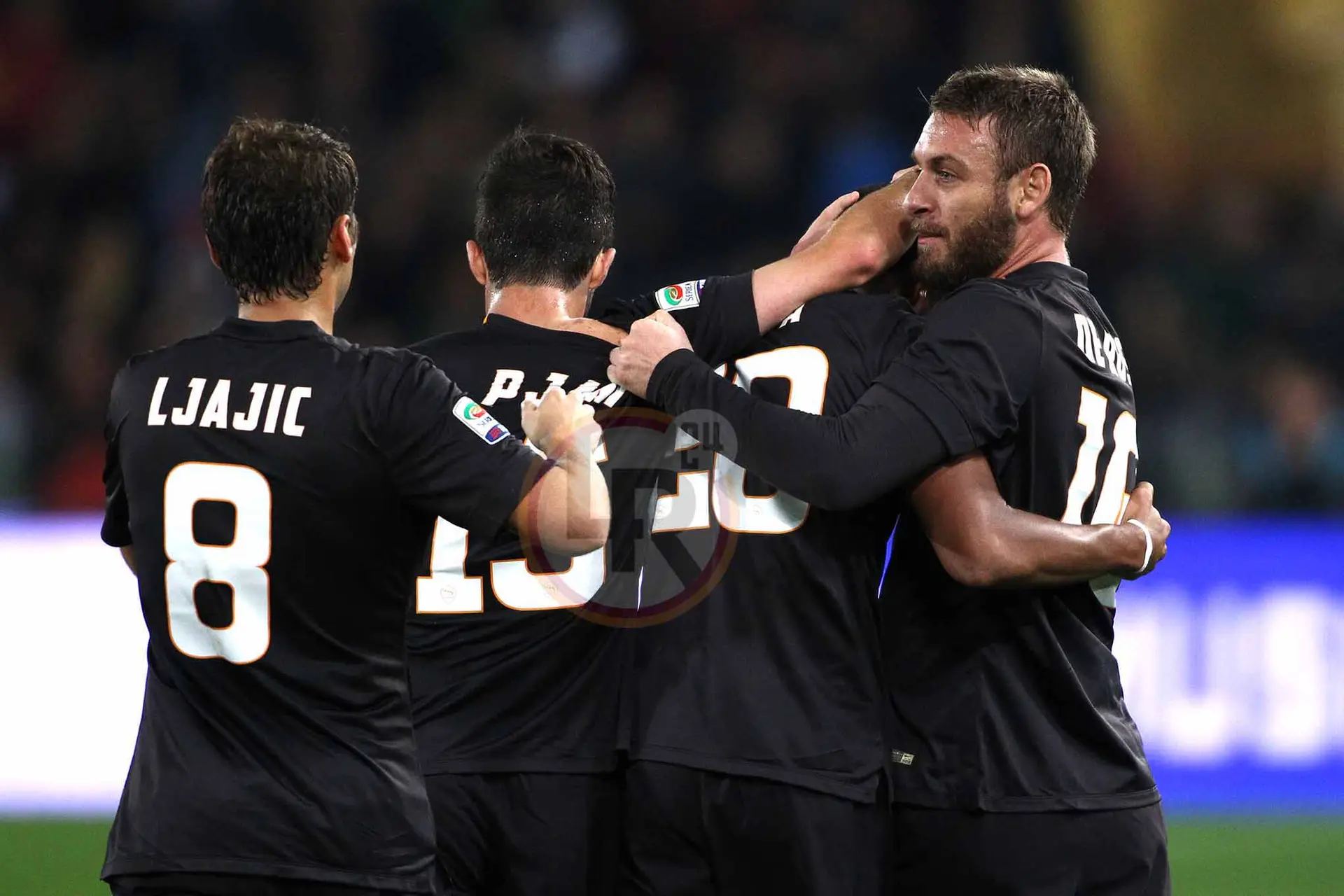 de rossi abbraccia keita spalle roma toro 091114 mancini