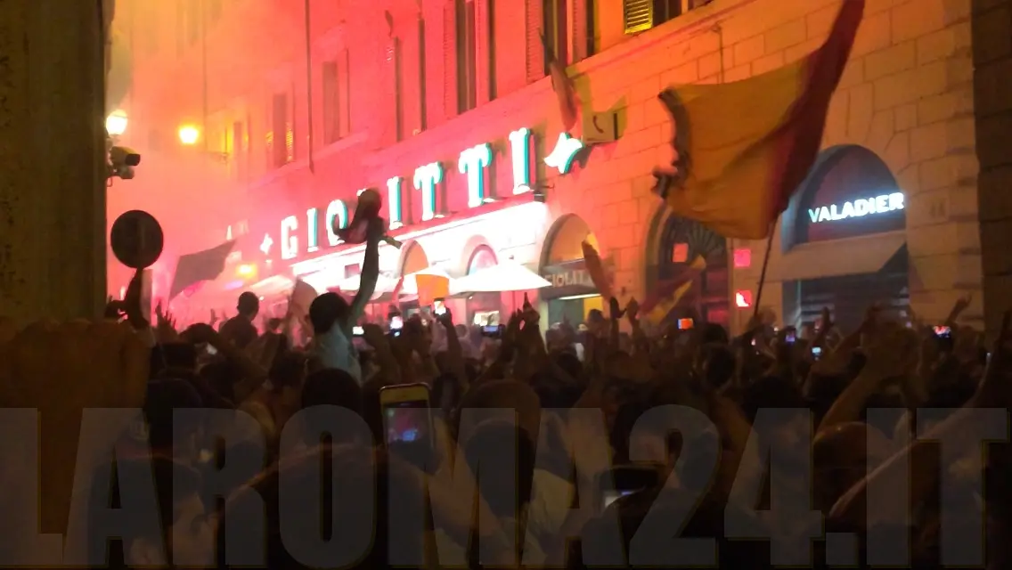 festa foto roma fumogeni