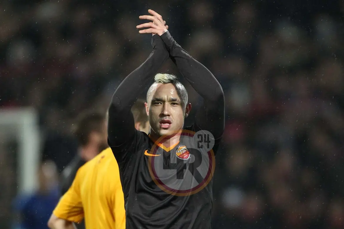 feyenoord roma nainggolan applauso lr24
