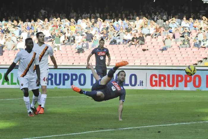 higuain gol napoli roma