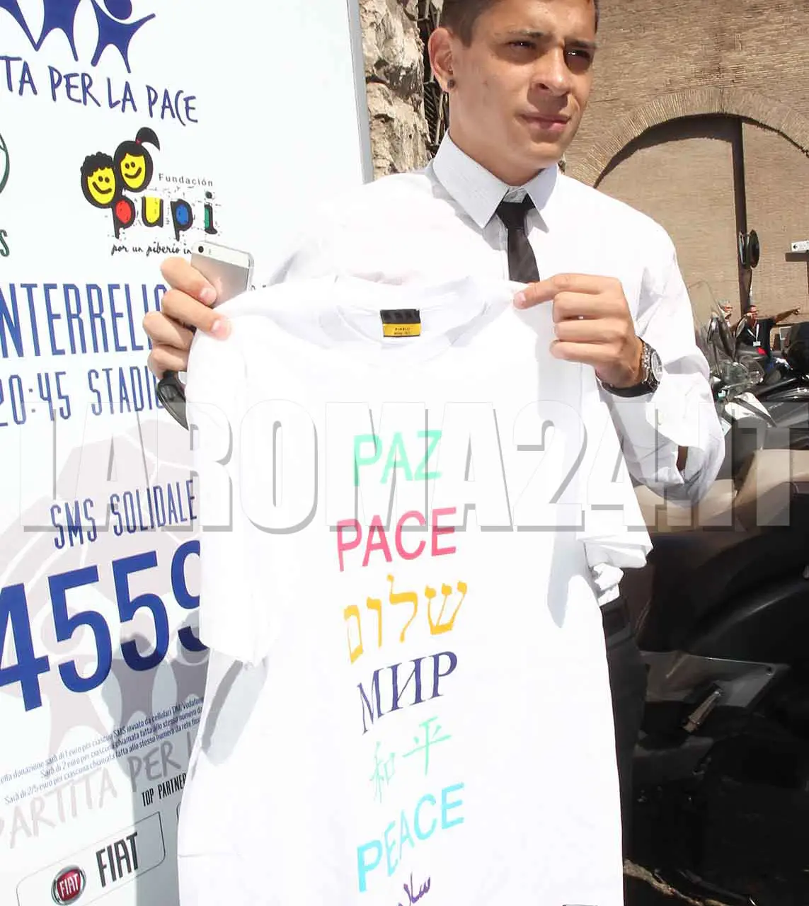 iturbe vaticano posa maglia mancini
