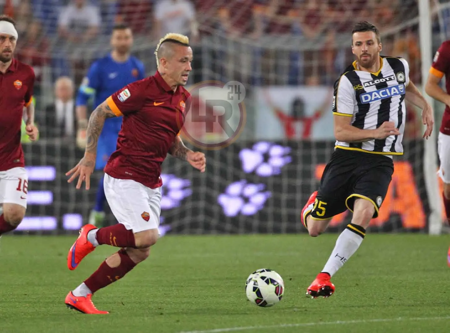 nainggolan palla al piede roma udinese 17052015