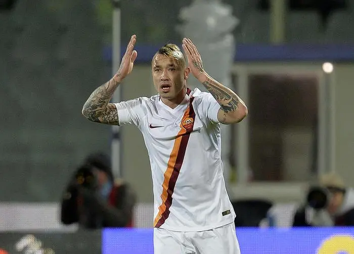 nainggolan sbraccia fiore roma