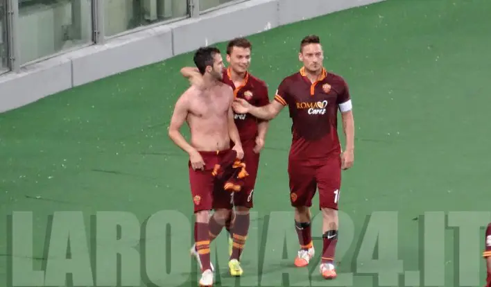 pjanic senza maglia totti ljajic dopo gol roma milan