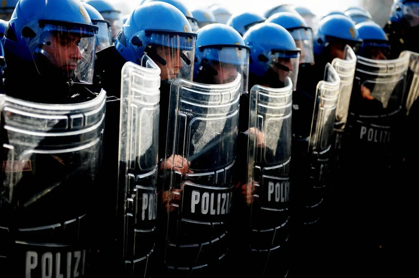 polizia schierata