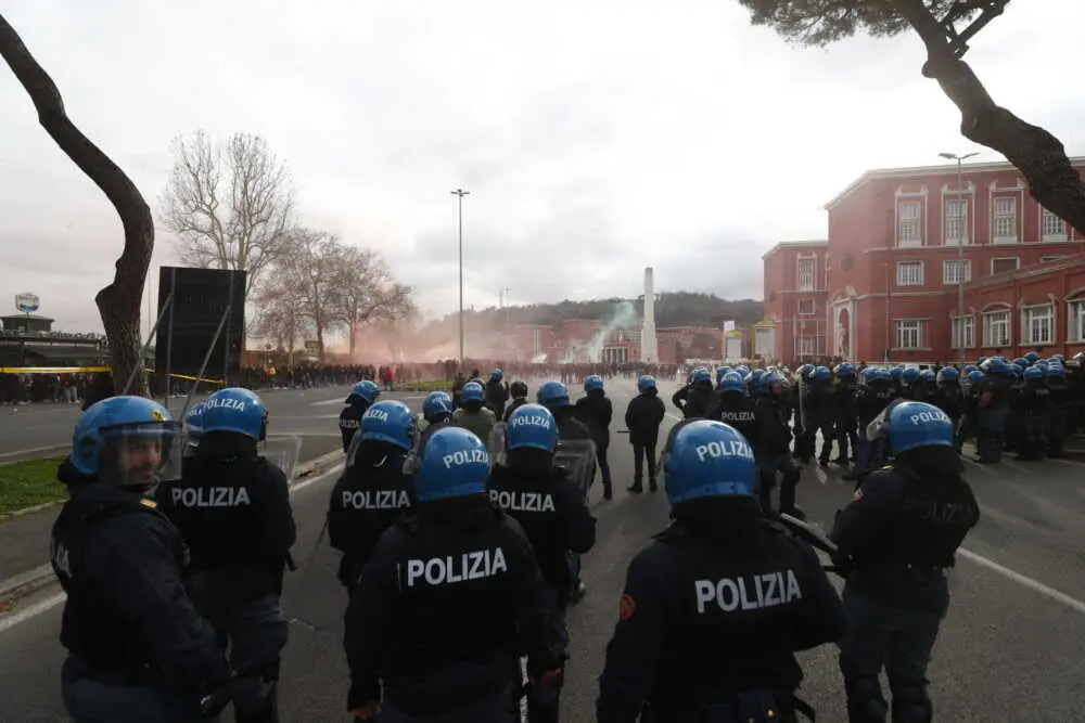 polizia scontri