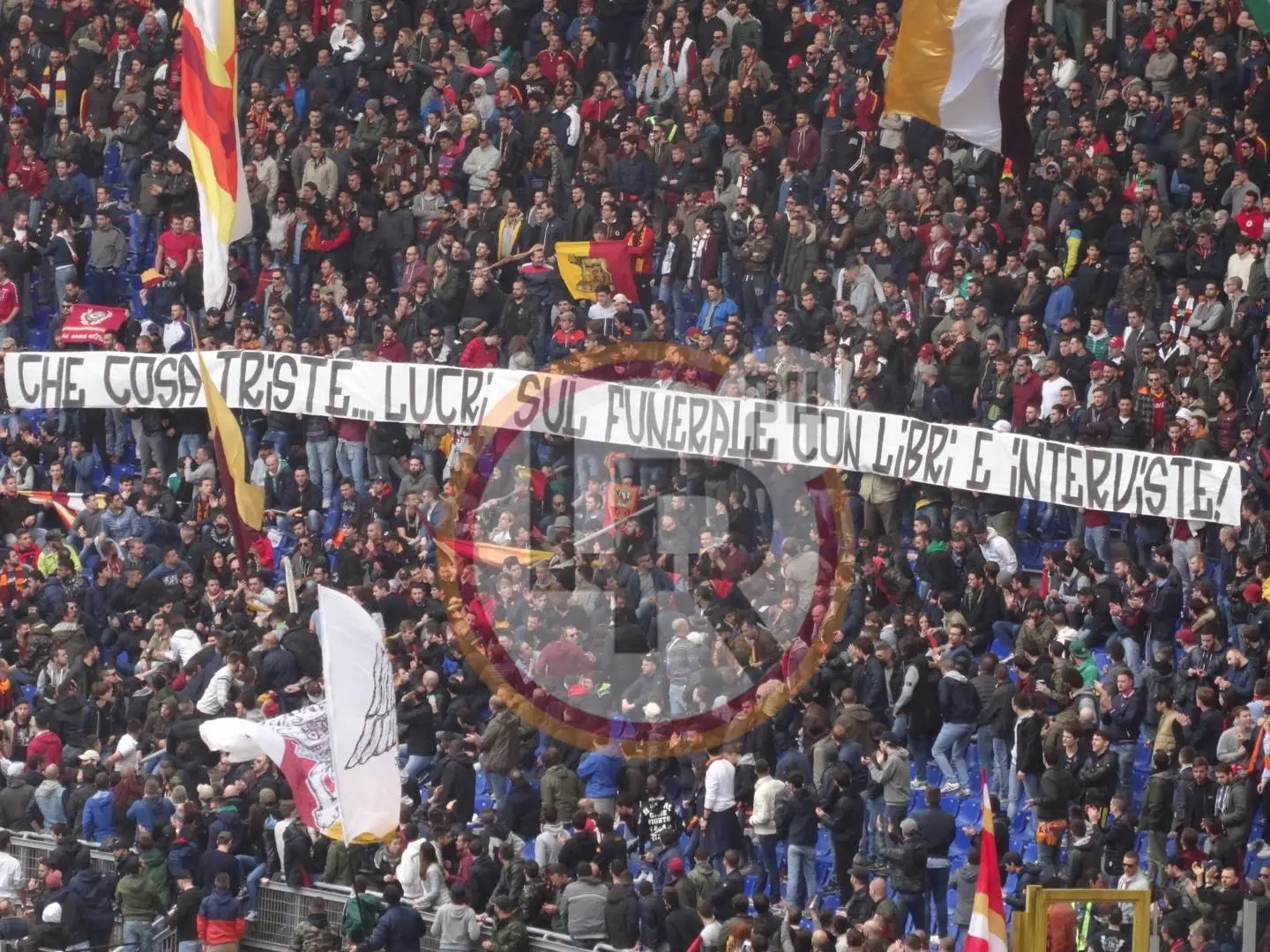 striscione madre ciro esposito roma napoli 040415