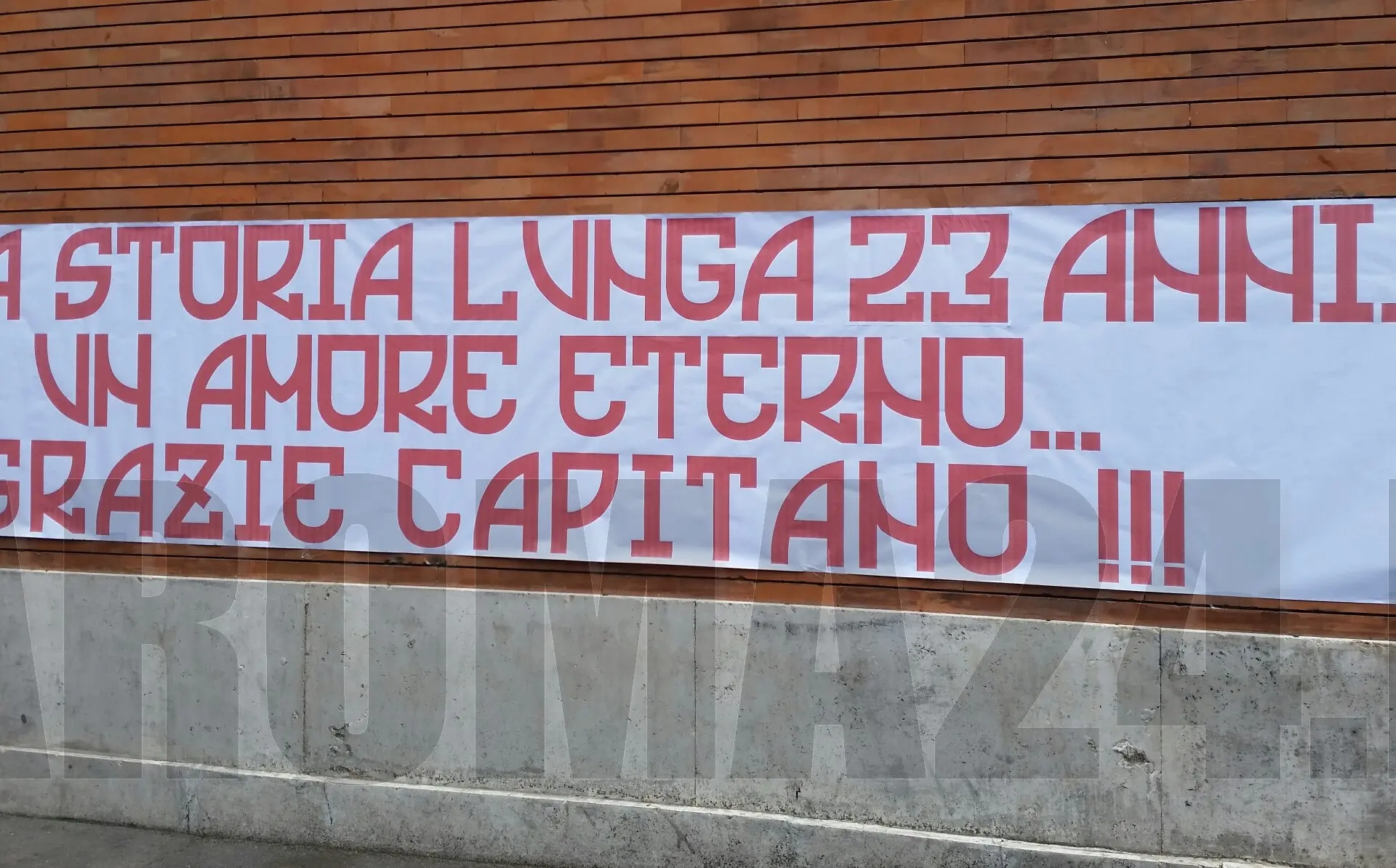 striscione totti via vetuolonia 15714