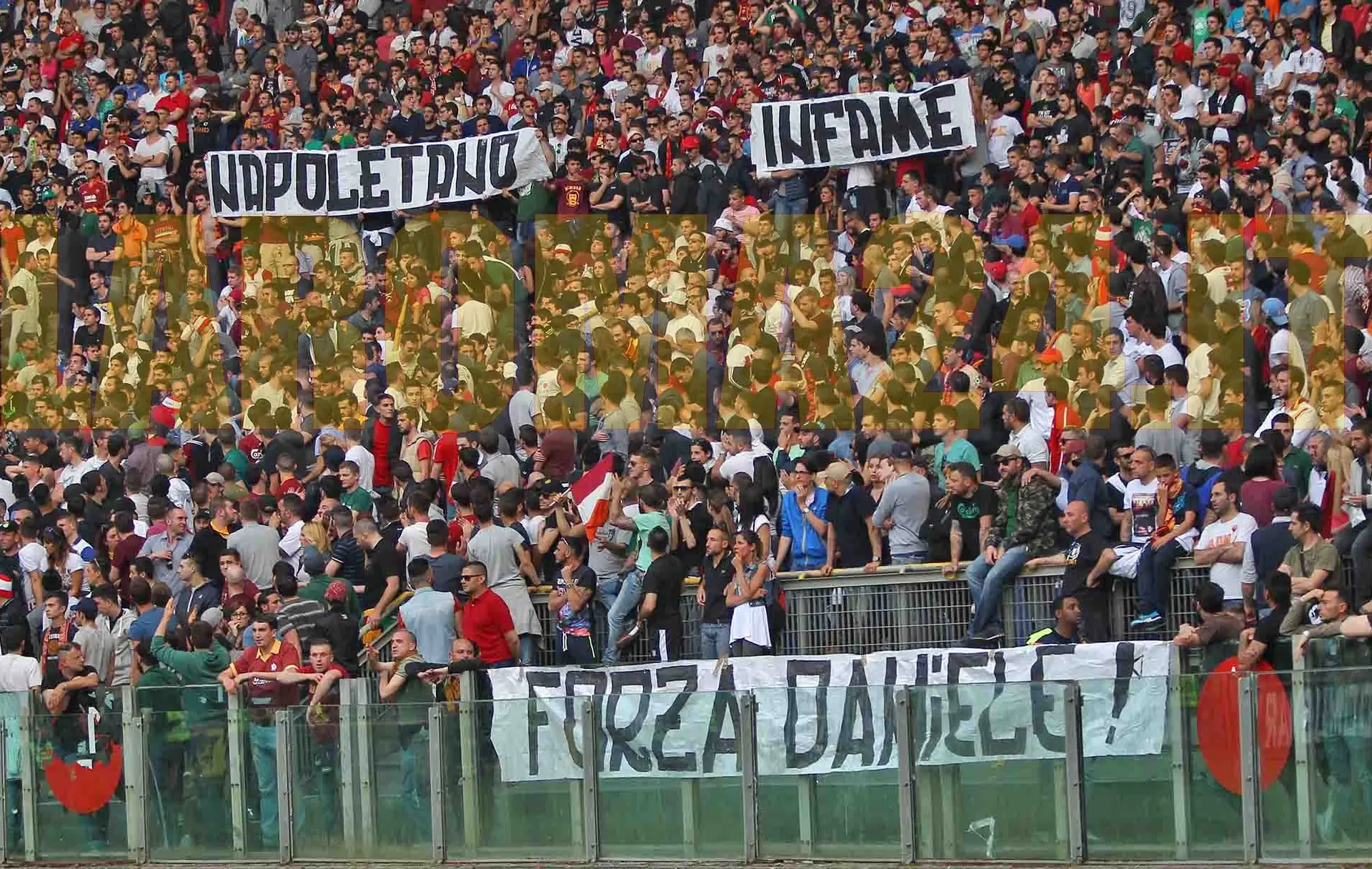 striscioni napoletano infame daniele libero roma juve 12514