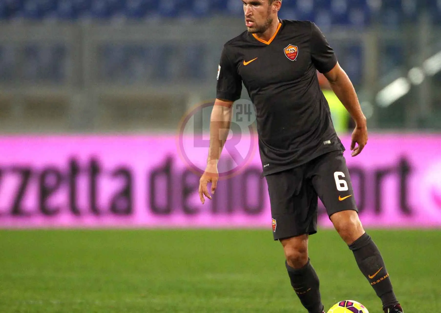 strootman tutta figura nero 091114 mancini