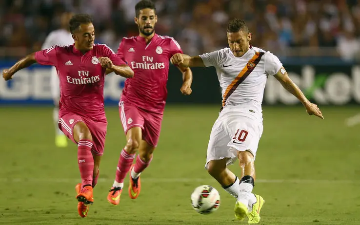 totti porta palla real madrid roma