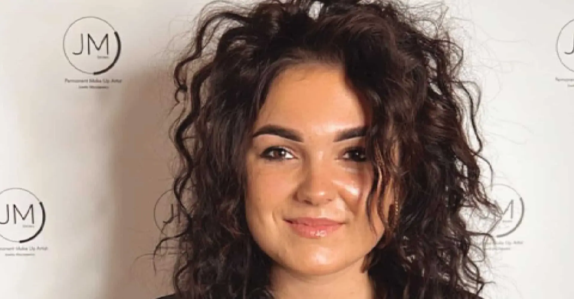 foto the voice kandidate nienke wijnhoven staat hierom volledig terecht in de spotlight