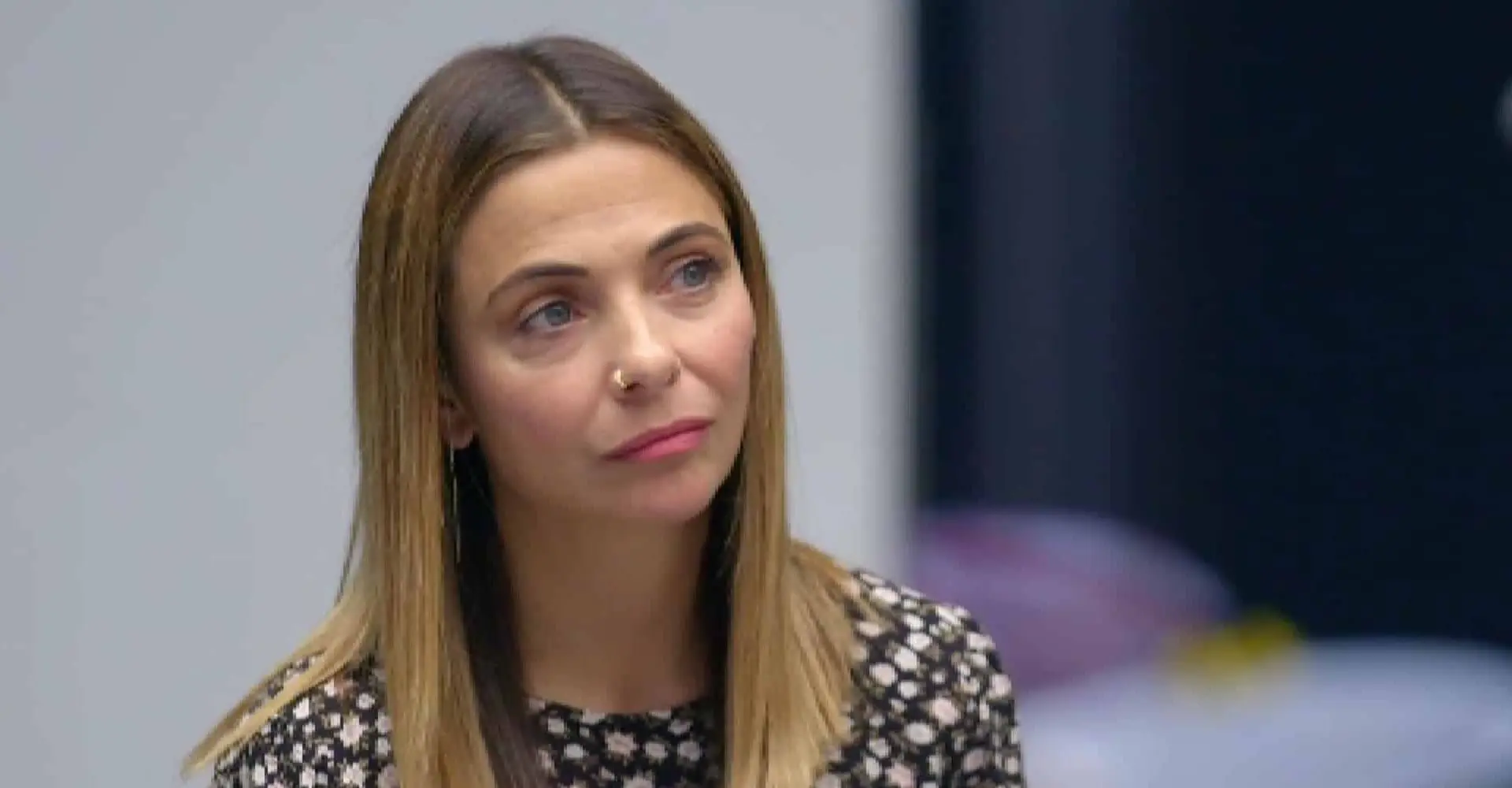 georgina verbaan moet opnieuw gedwongen omkleden voor foto