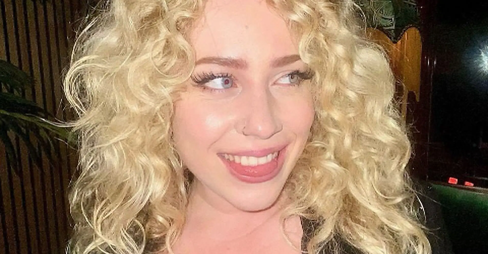 Lisa Vol deelt heerlijke kleedkamerfoto met haar OG3NE-zusjes
