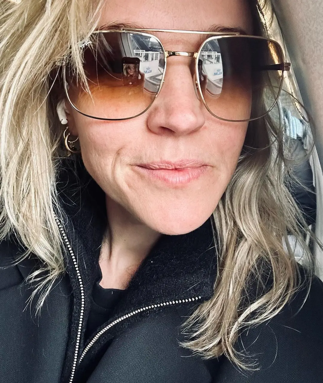 Verklapt Loes Haverkort met bijzondere pet haar ware identiteit in Wie Is De Mol?