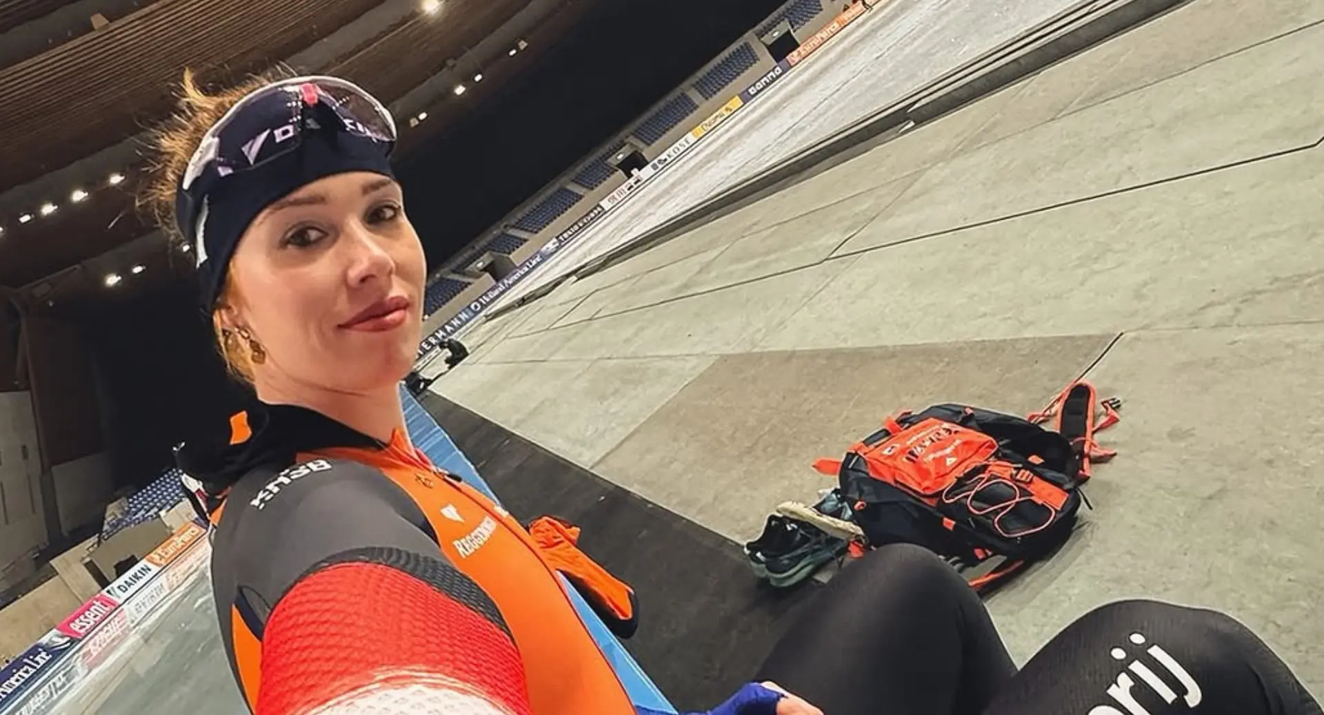 Schaatsster Antoinette de Jong gooit benen wijd en droomt van warme dagen (video)