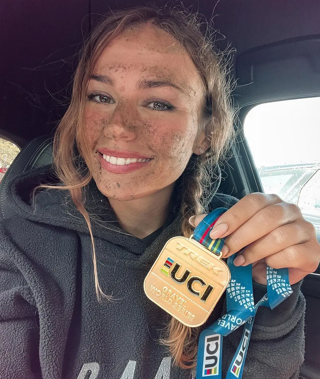 Puck Moonen heeft zwaar weekend, maar wordt geholpen door harig poesje