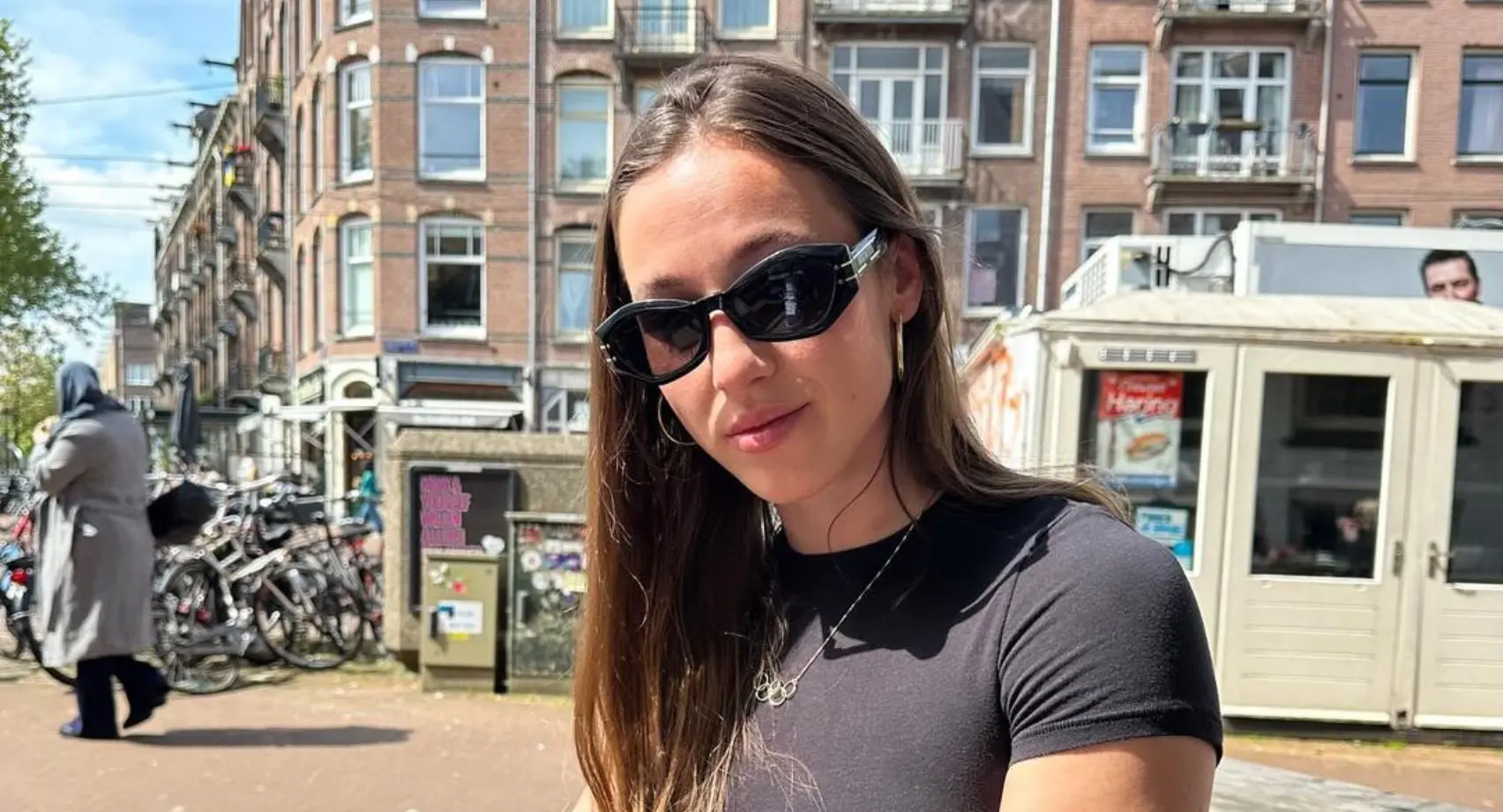 Oordeel zelf: heeft Suzanne Schulting bij nieuw team stiekem een nóg strakker pakje aan?