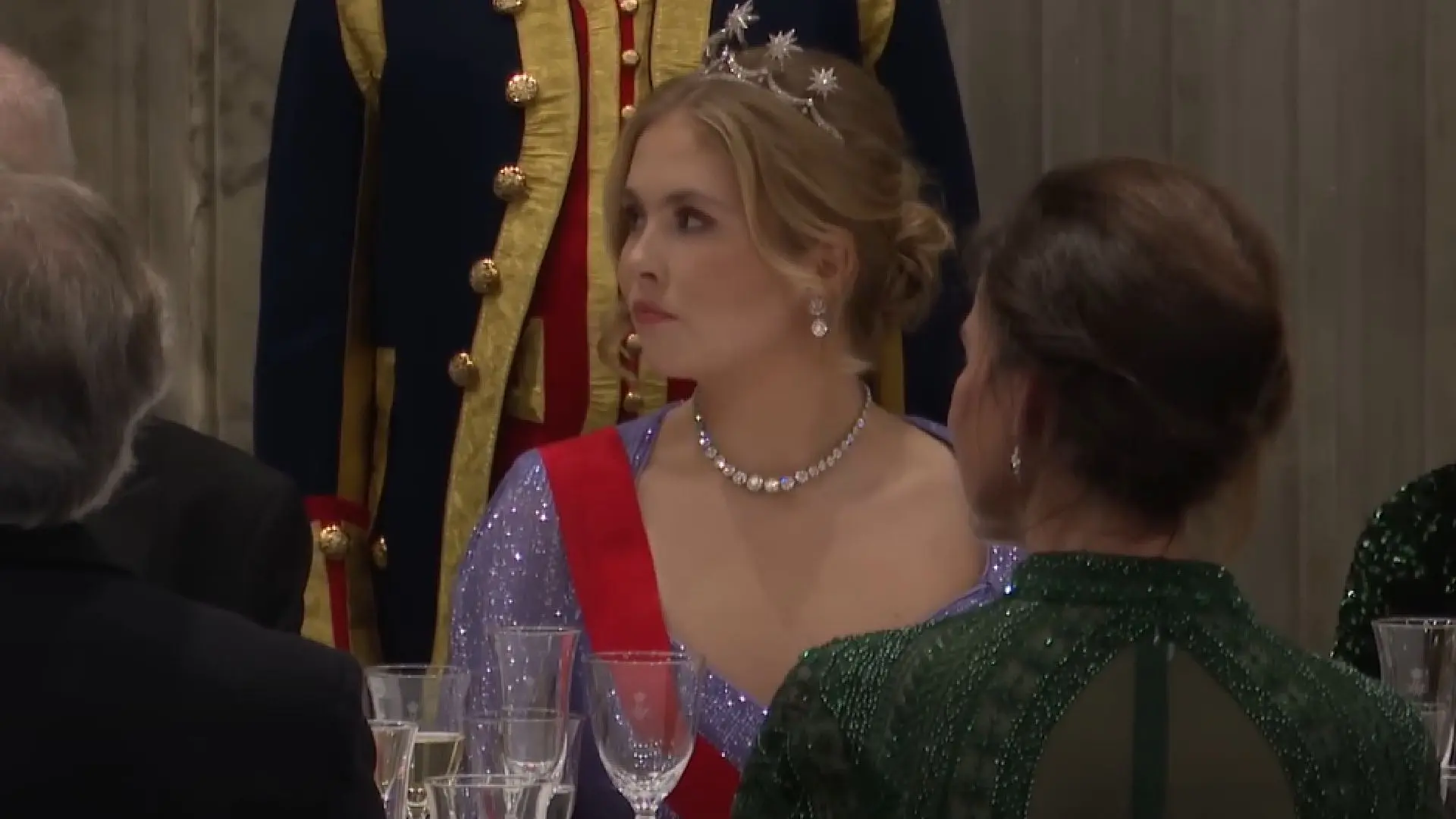 Prinses Amalia aan de Ozempic? Bekijk hier de radicale transformatie van afgevallen troonopvolgster (foto's)