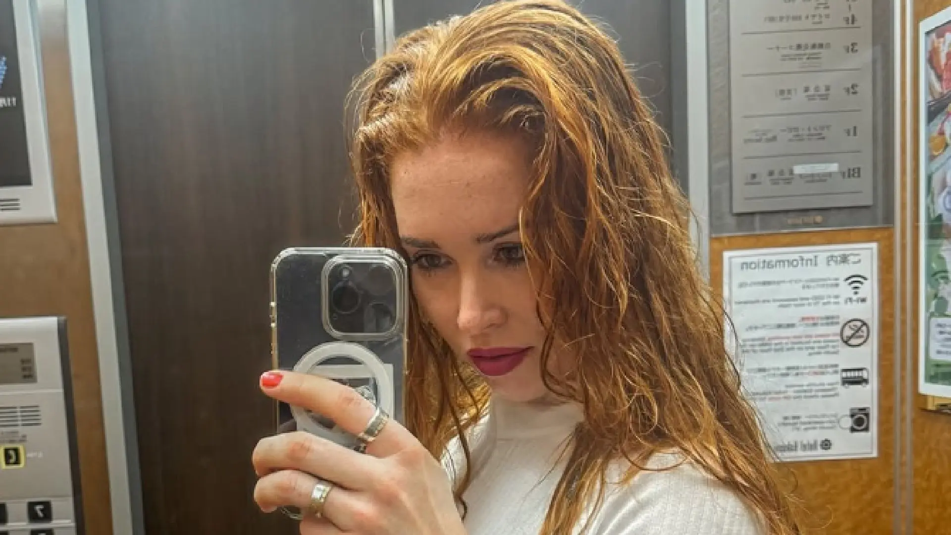 Schaatsster Antoinette de Jong hintte met deze foto naar spannend Onlyfans-avontuurtje