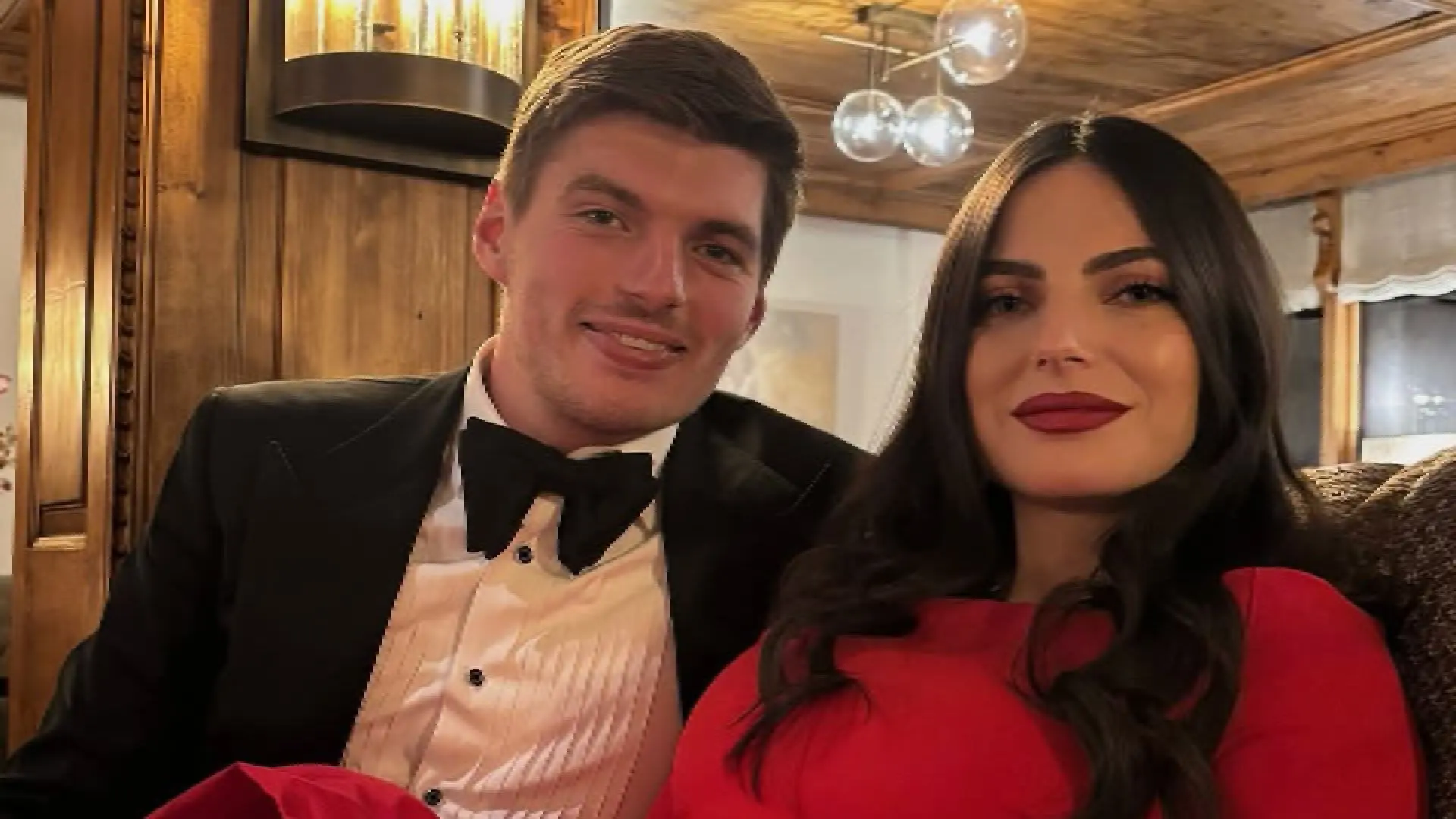 Kelly Piquet zit noodgedwongen opgesloten in hotelkamer terwijl Max Verstappen van wit poeder geniet (video)
