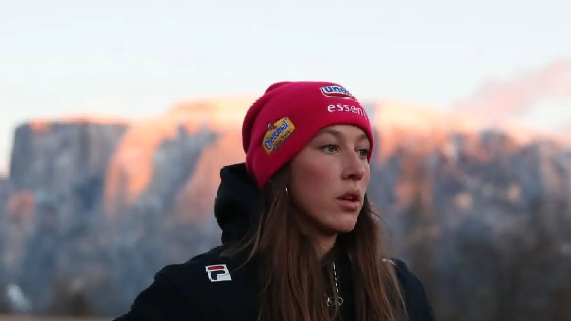 Suzanne Schulting heeft perfect middeltje tegen liefdesverdriet: schaatsster koopt gloednieuwe Porsche (video)